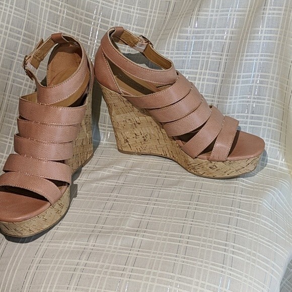 Charlotte Russe Sandals Women Size 9  Platform Cork Wedges Beige Strappy Buckle - Picture 3 of 4